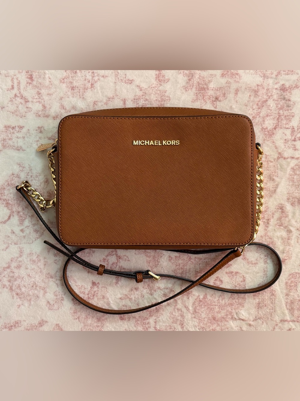 Like new Michael Kors Large East West Crossbody Bag